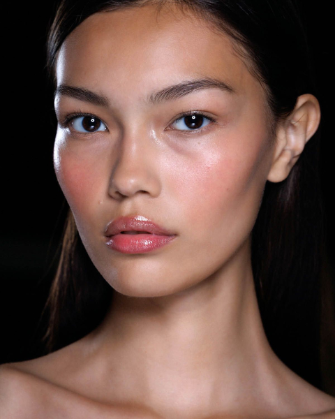 glossy lips on model  summer makeup trends 2025