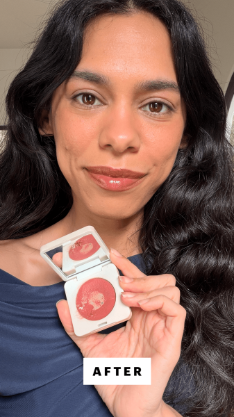 Shipin after applying the Summer Fridays Blush Butter Balm